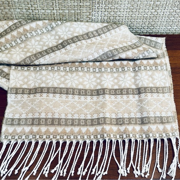 VTG Wilsons Soft Acrylic Neutral Snowflake Wide Scarf Made in Italy - Picture 3 of 8